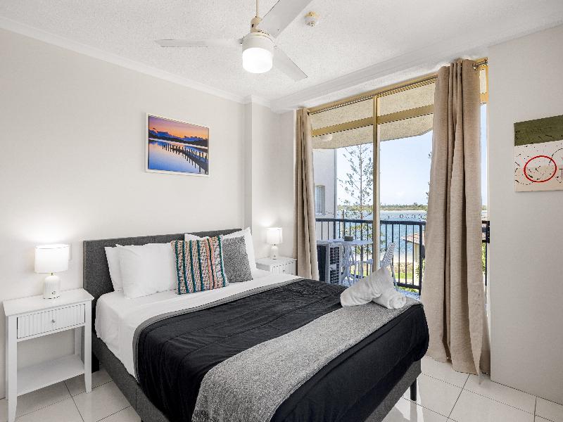 Bayview Beach Holiday Apartments image