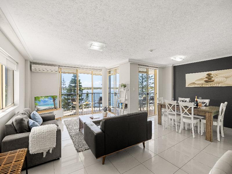 Bayview Beach Holiday Apartments image