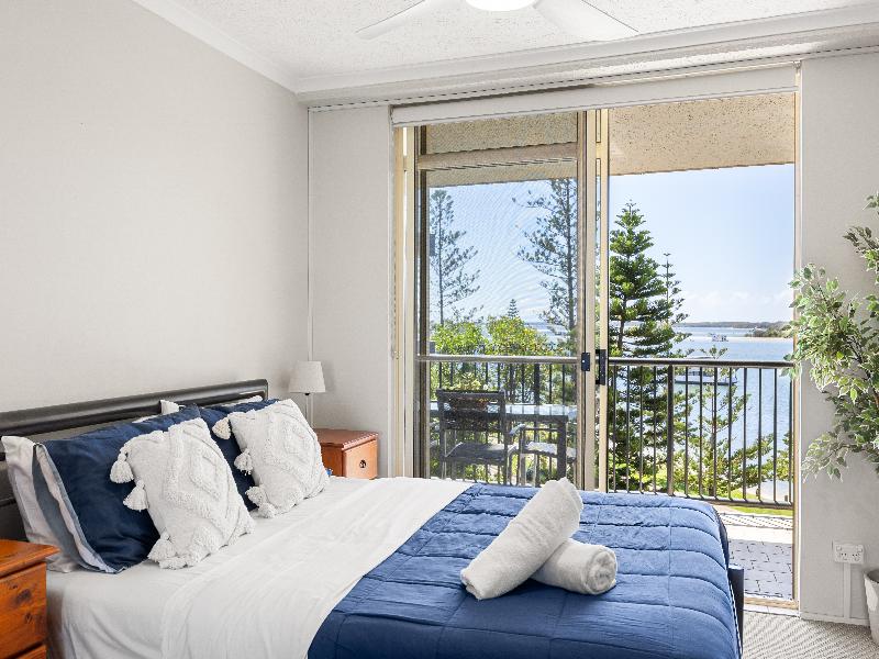 Bayview Beach Holiday Apartments image