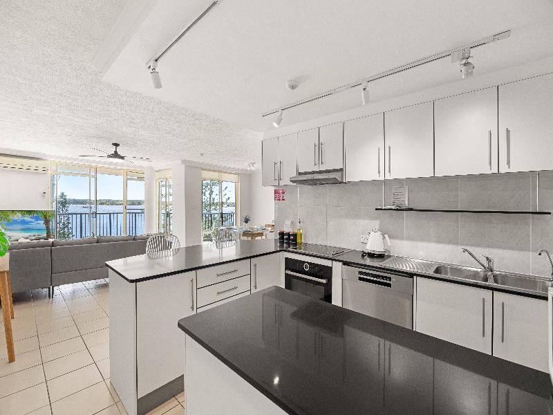 Bayview Beach Holiday Apartments image