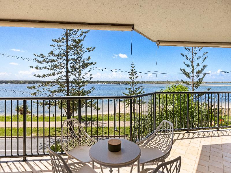 Bayview Beach Holiday Apartments image