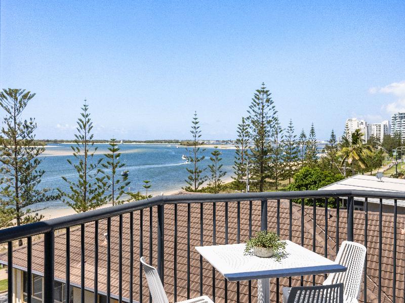 Bayview Beach Holiday Apartments image