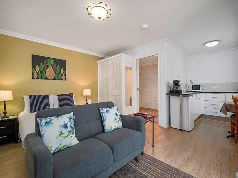 Oyster Cove Chalet image