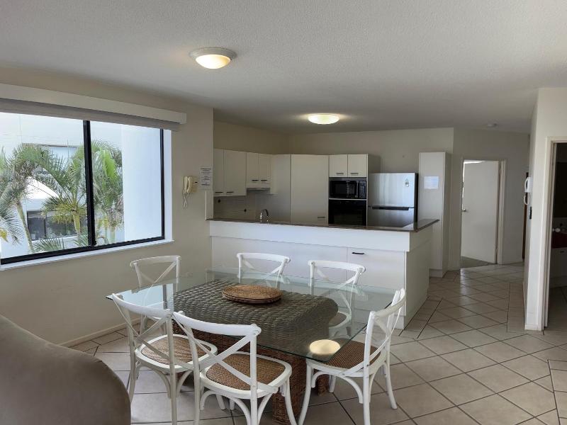 King'S Row Holiday Apartments image
