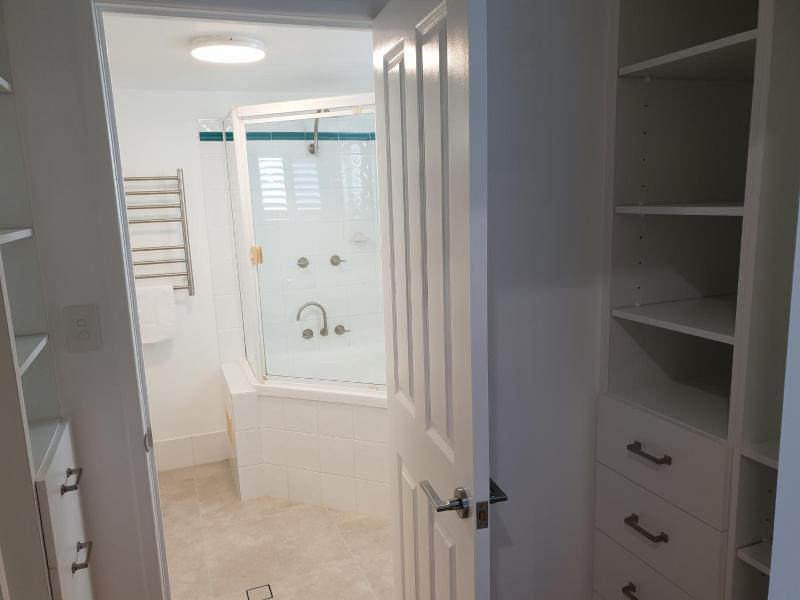 King'S Row Holiday Apartments image