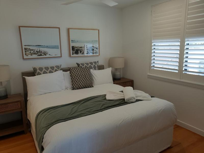 King'S Row Holiday Apartments image
