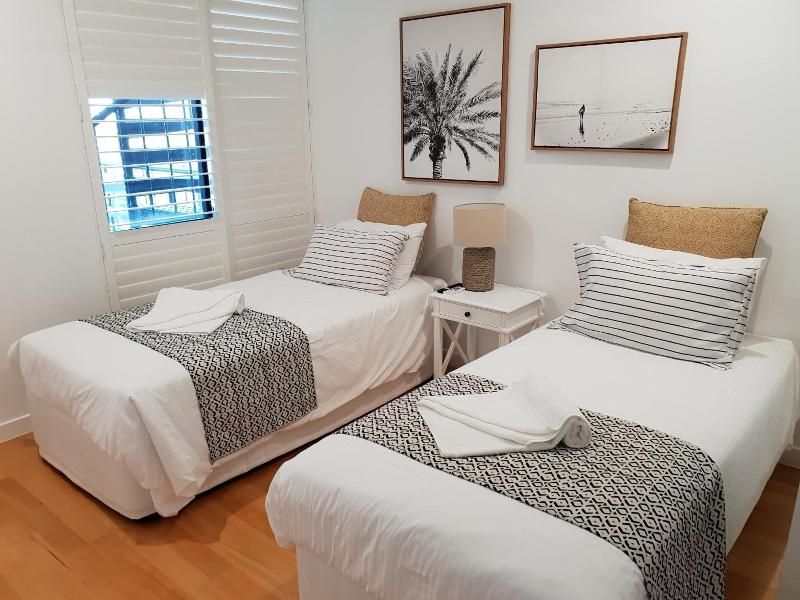 King'S Row Holiday Apartments image