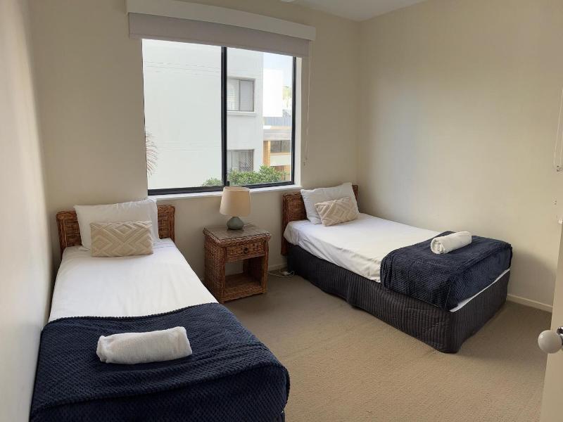King'S Row Holiday Apartments image