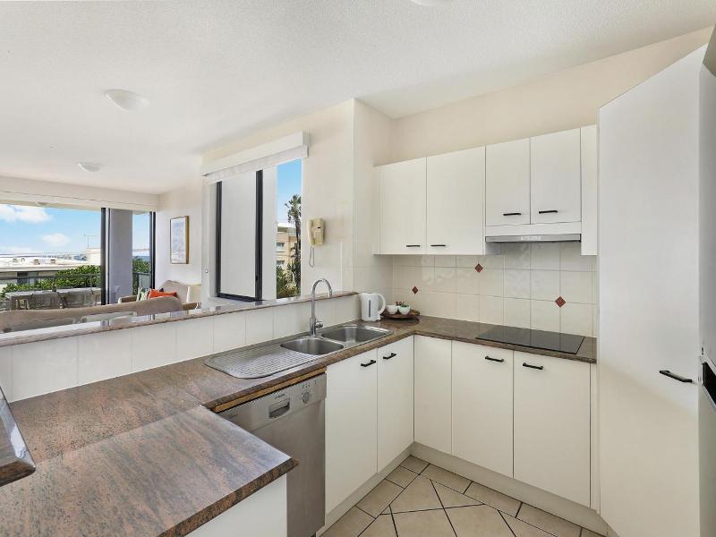 King'S Row Holiday Apartments image