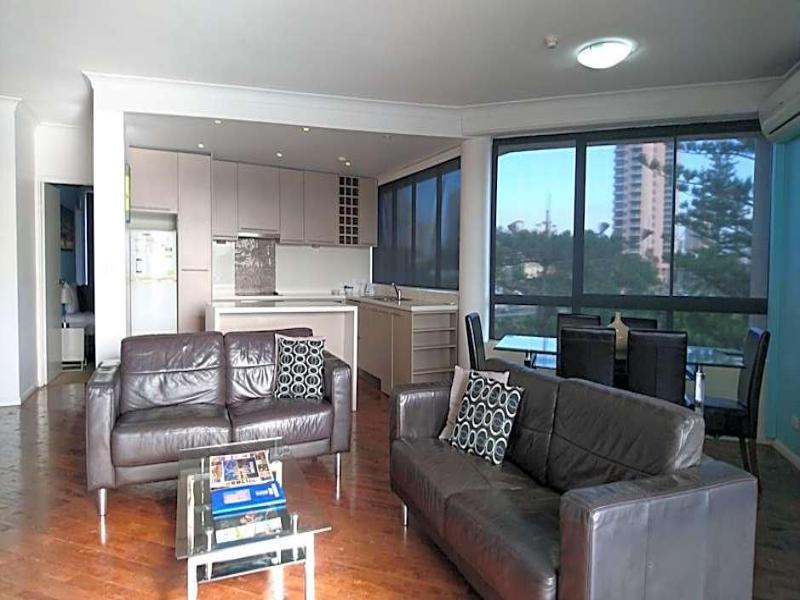 Surfers Hawaiian Holiday Apartments image