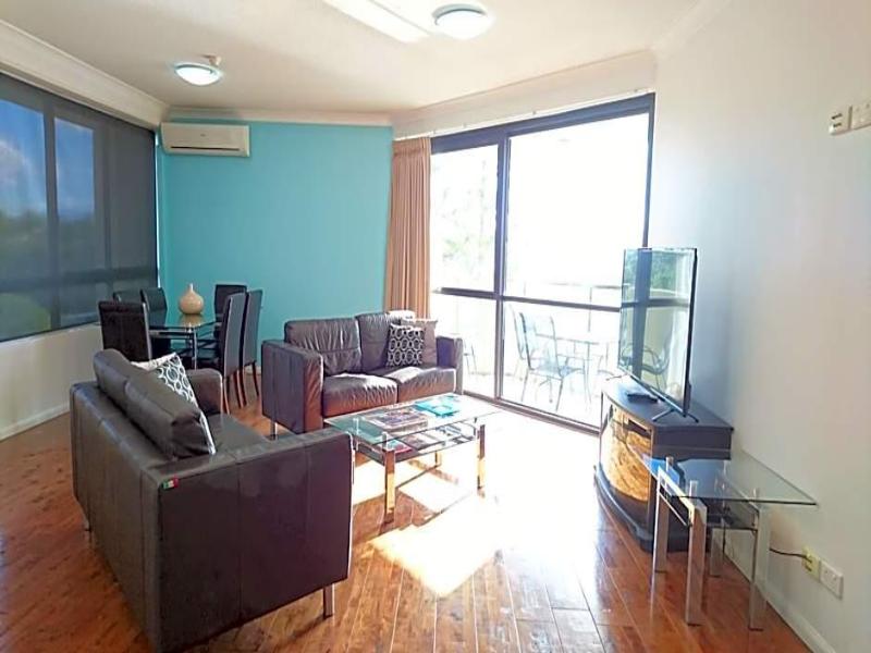 Surfers Hawaiian Holiday Apartments image