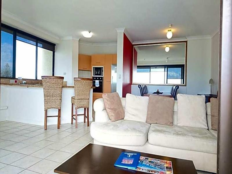 Surfers Hawaiian Holiday Apartments image