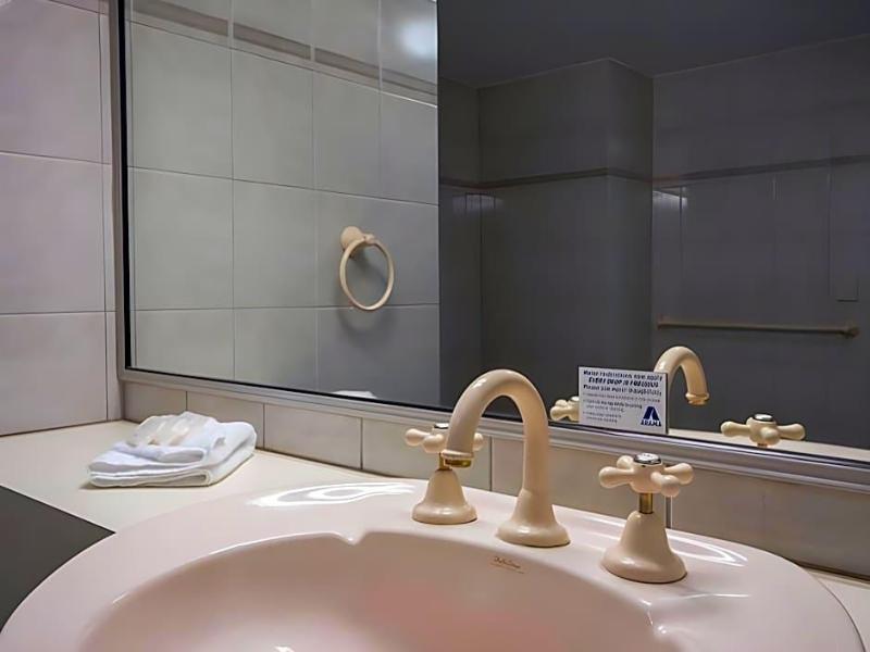 Surfers Hawaiian Holiday Apartments image