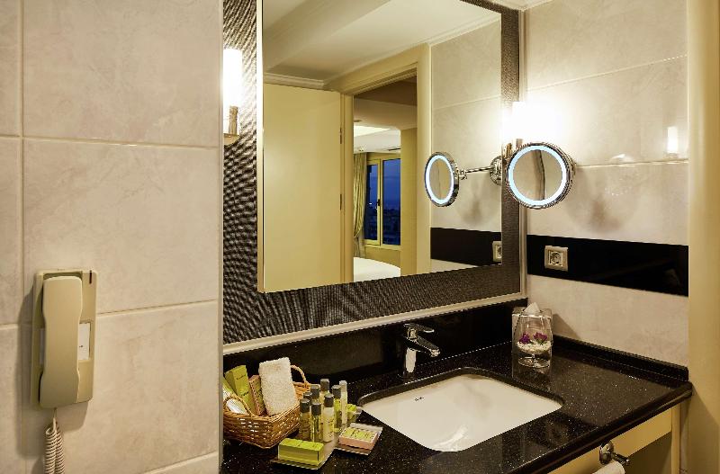 DoubleTree By Hilton Izmir Alsancak image