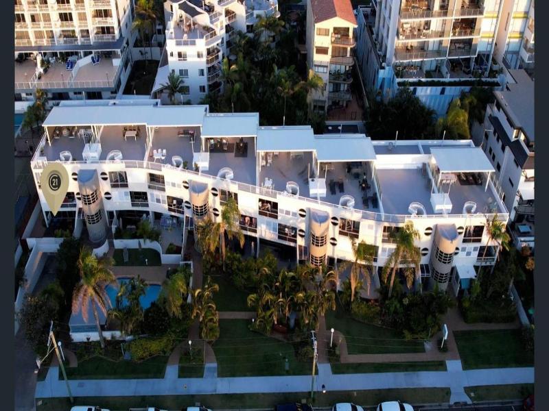 Sundeck Gardens Apartments image