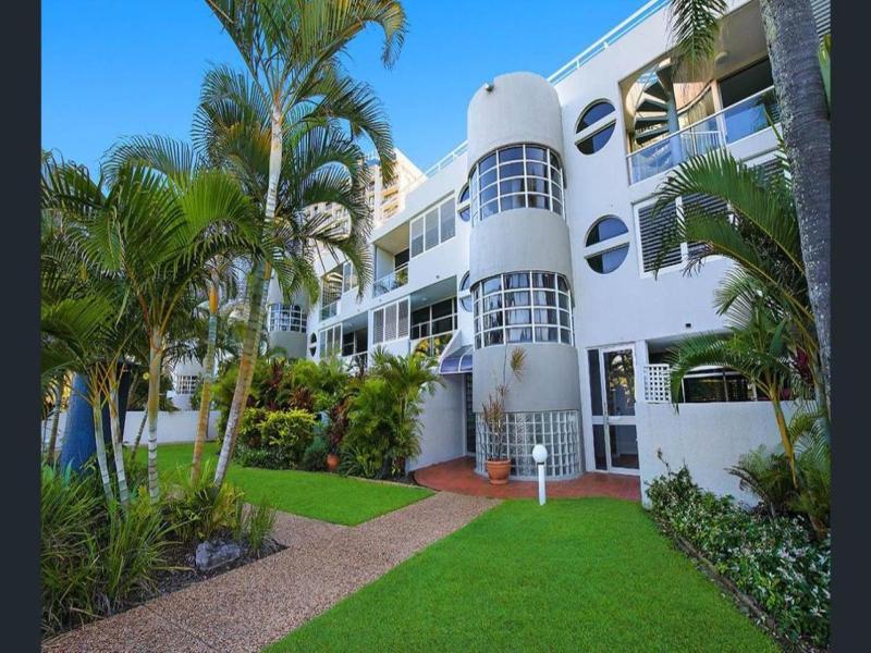 Sundeck Gardens Apartments image