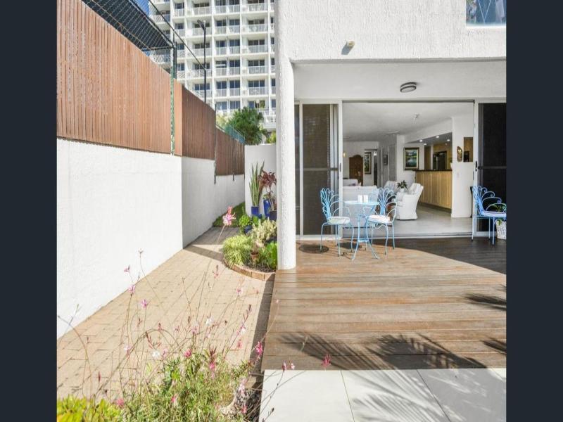 Sundeck Gardens Apartments image