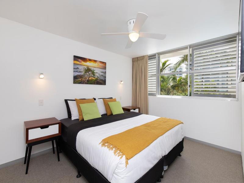 Sundeck Gardens Apartments image