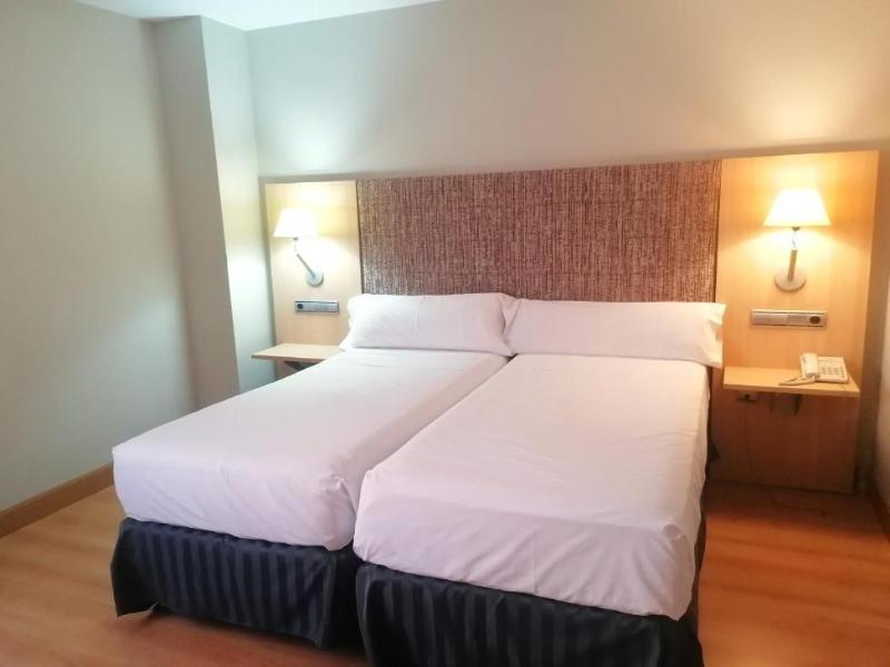 U Hotel Villa-Goma image