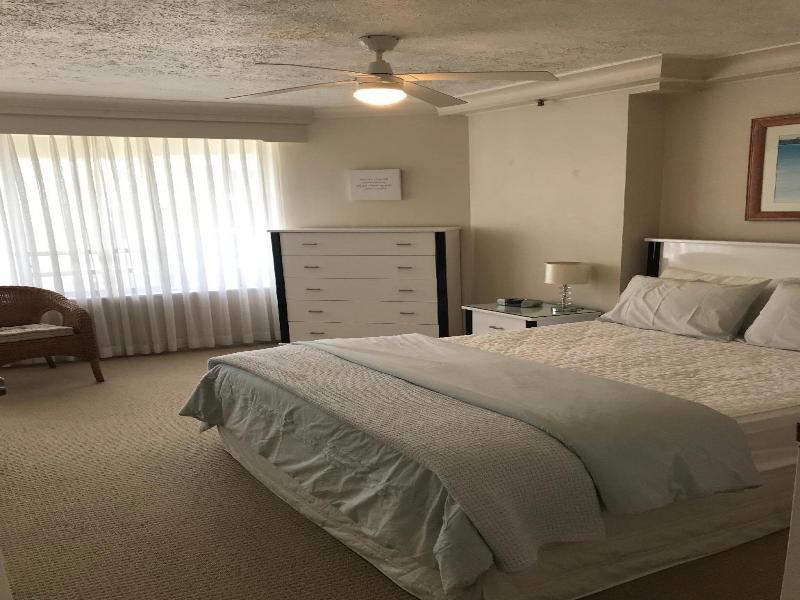 Surfers Century Oceanside Hotel image