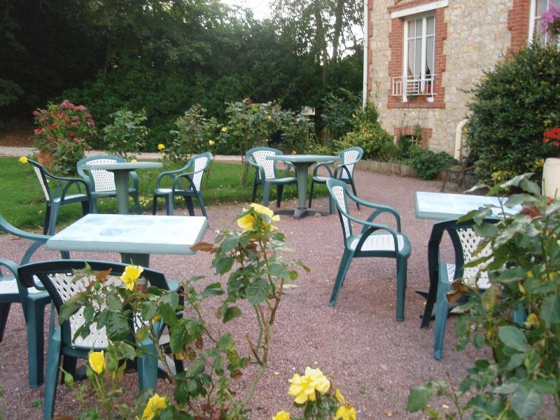 Brit Hotel Les Camelias image