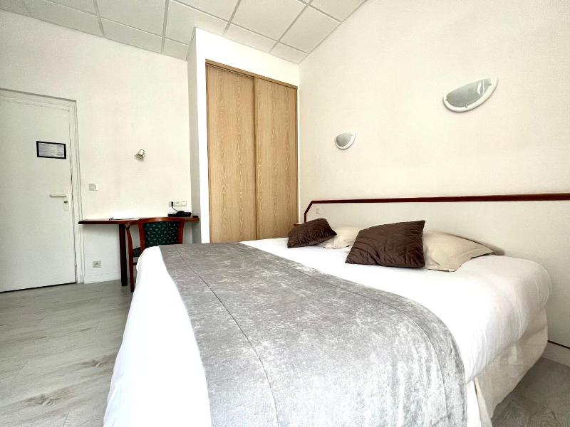 Brit Hotel Les Camelias image