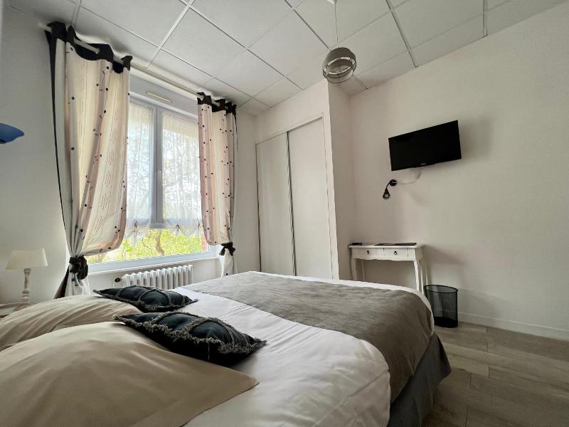 Brit Hotel Les Camelias image