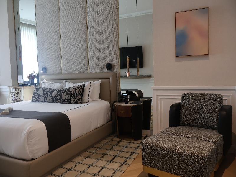The Alest Hotel image