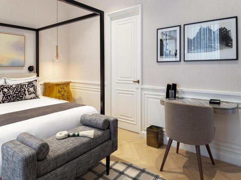 The Alest Hotel image