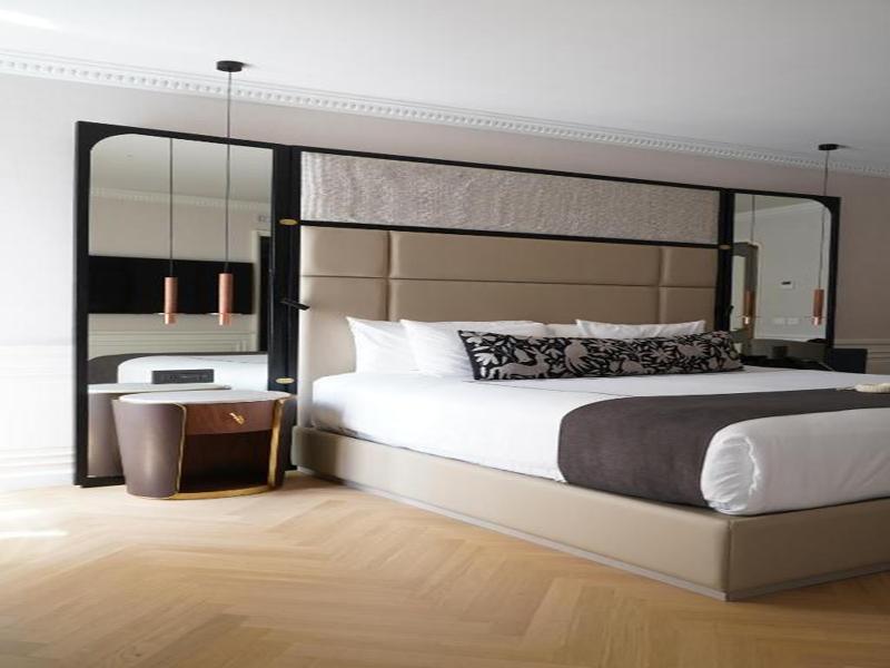 The Alest Hotel image