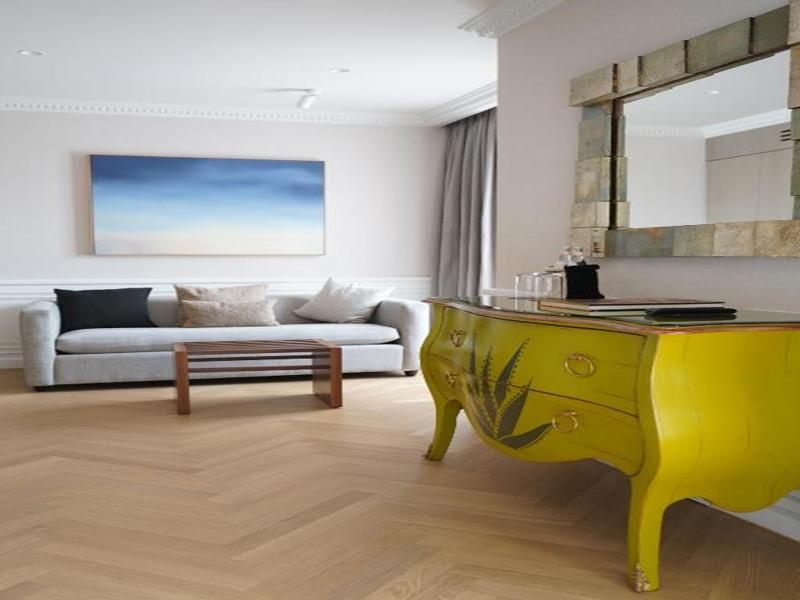 The Alest Hotel image