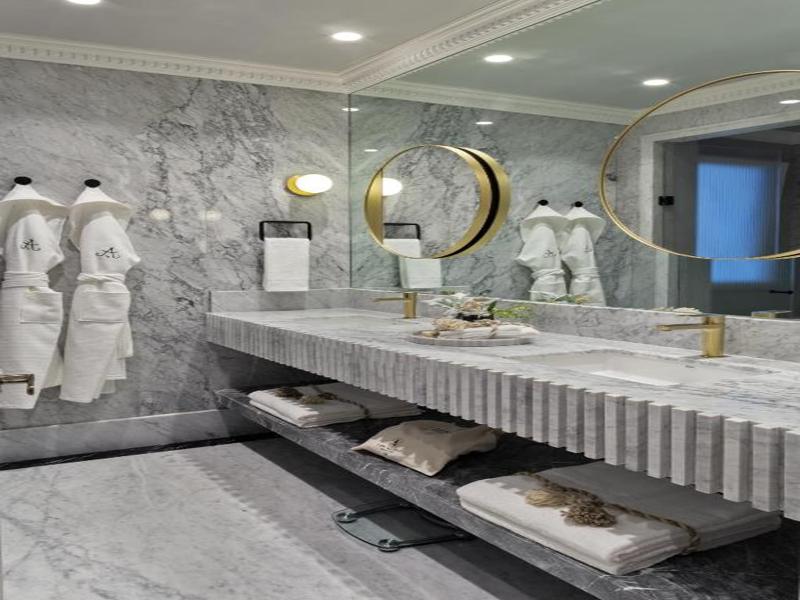 The Alest Hotel image