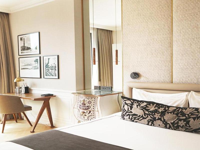 The Alest Hotel image