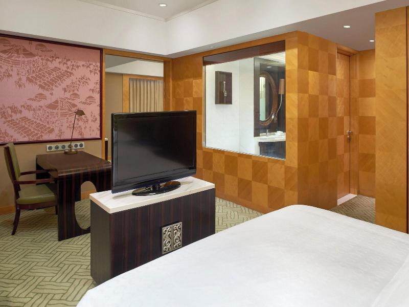 SUITE CLUB WITH VIEWS