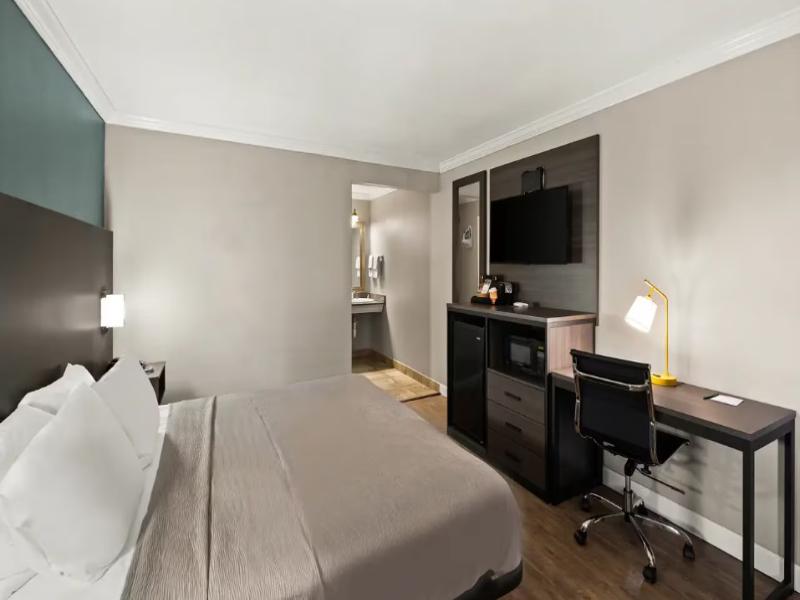 Quality Inn Ocean Springs - Biloxi East image