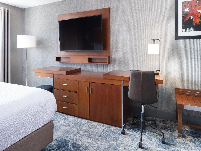 Four Points by Sheraton Victoria Gateway image