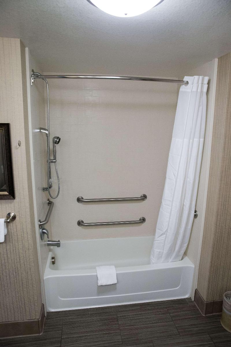 Hampton Inn & Suites Bismarck Northwest image