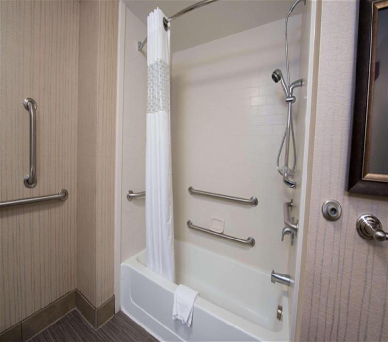 Hampton Inn & Suites Bismarck Northwest image