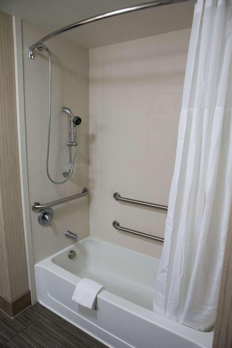 Hampton Inn & Suites Bismarck Northwest image