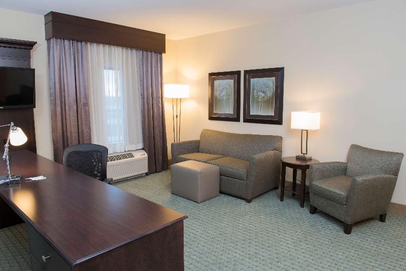 Hampton Inn & Suites Bismarck Northwest image