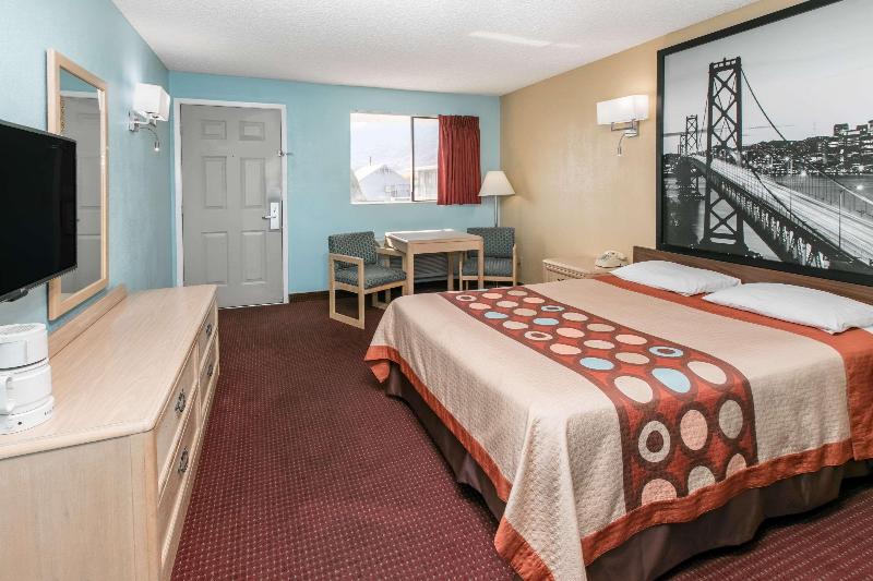 Super 8 by Wyndham Bishop image