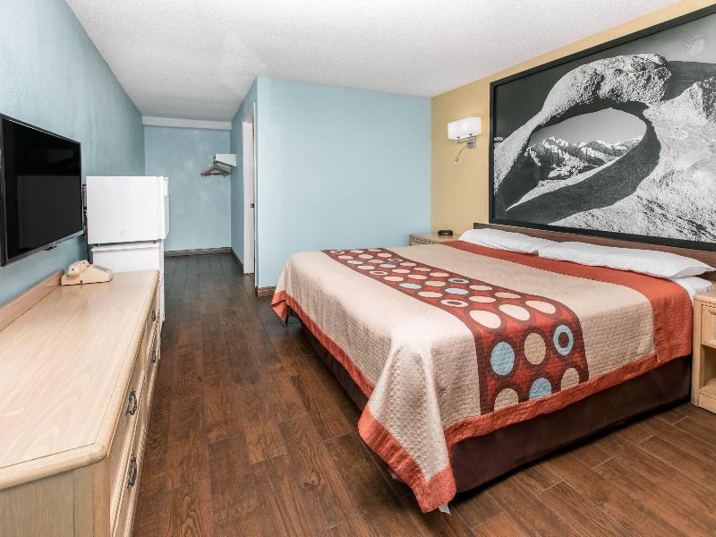 Super 8 by Wyndham Bishop image