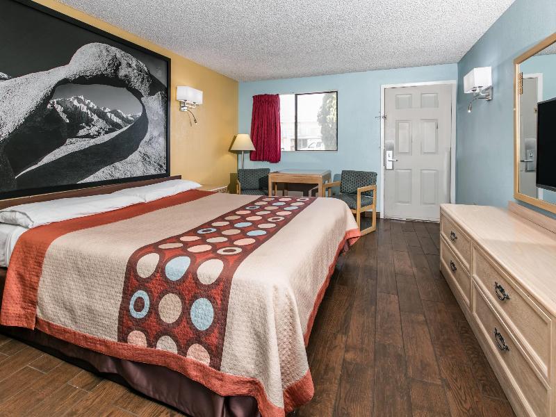Super 8 by Wyndham Bishop image