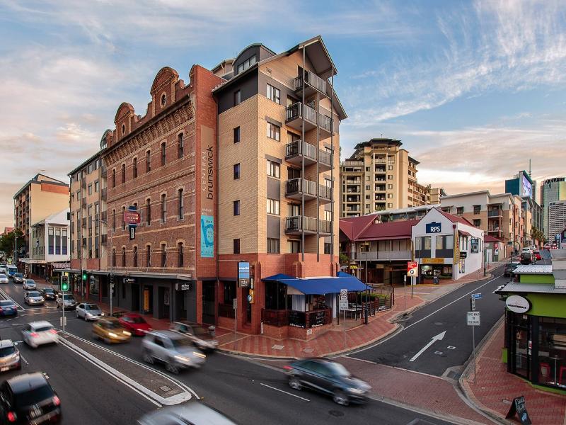 Central Brunswick Apartment Hotel image