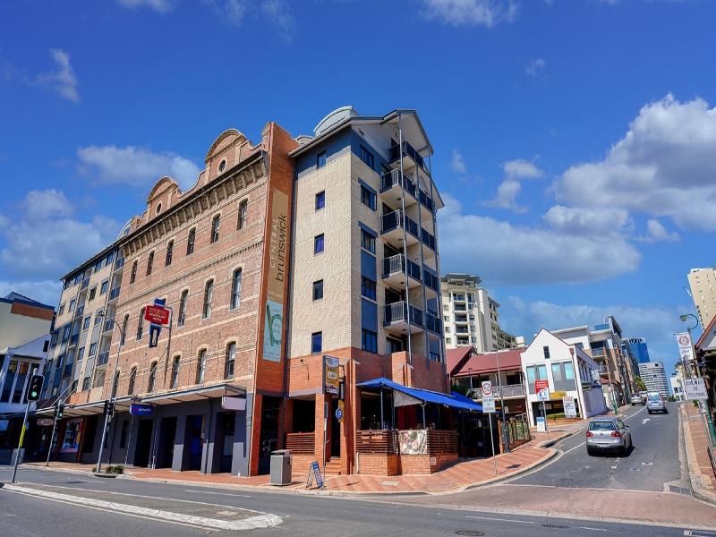 Central Brunswick Apartment Hotel image