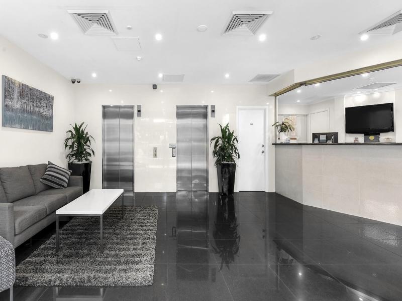 Central Brunswick Apartment Hotel image