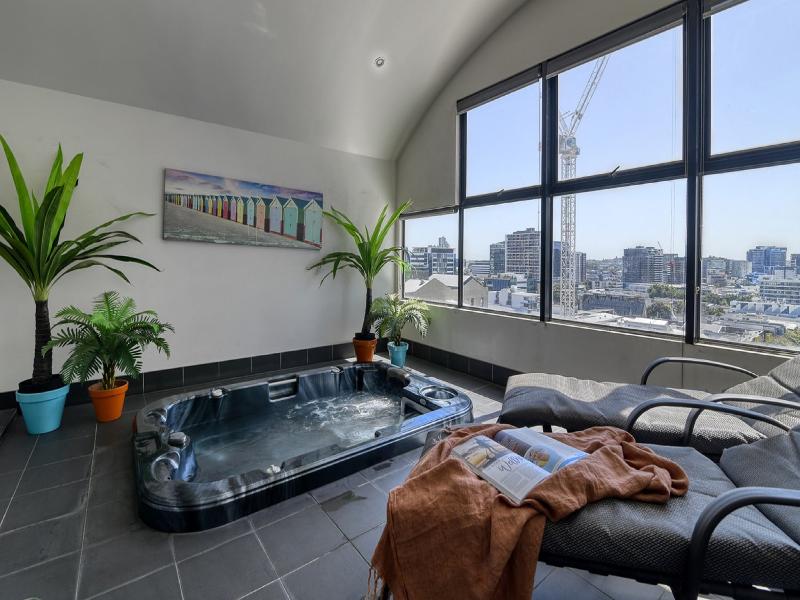Central Brunswick Apartment Hotel image
