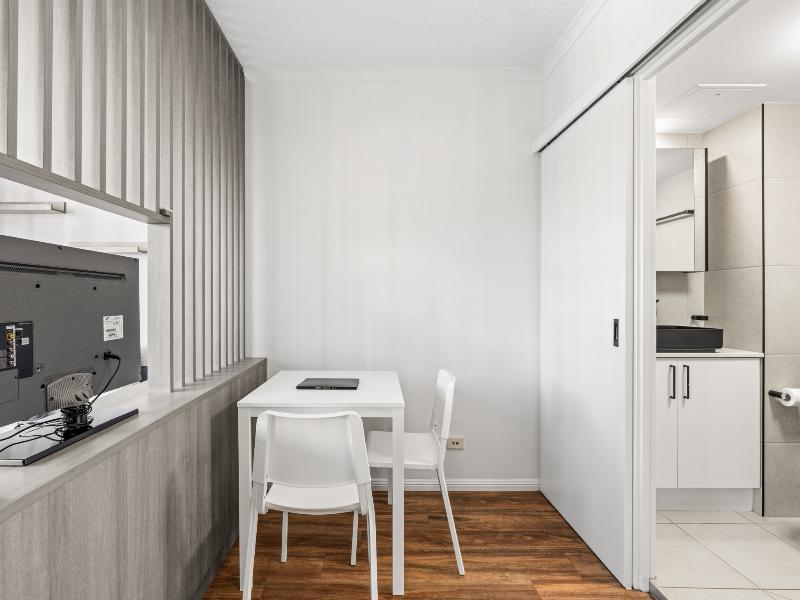 Central Brunswick Apartment Hotel image
