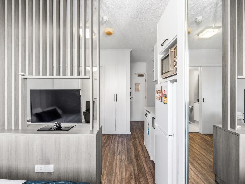 Central Brunswick Apartment Hotel image