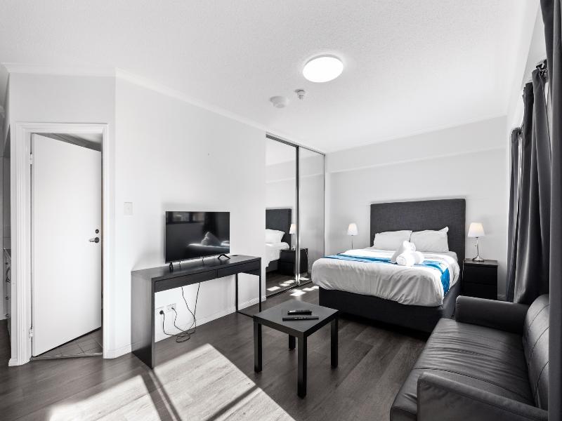 Central Brunswick Apartment Hotel image